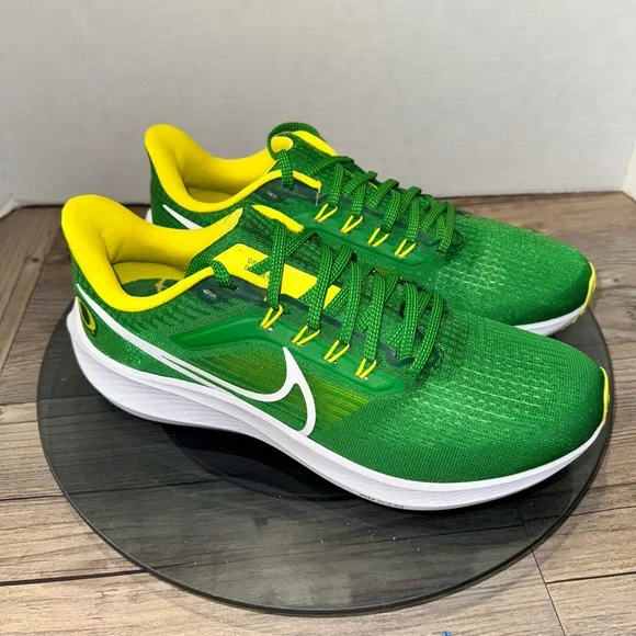 Nike Zoom Pegasus 39 Oregon Ducks Green Yellow DR1970-300 Men's Size 8.5 New